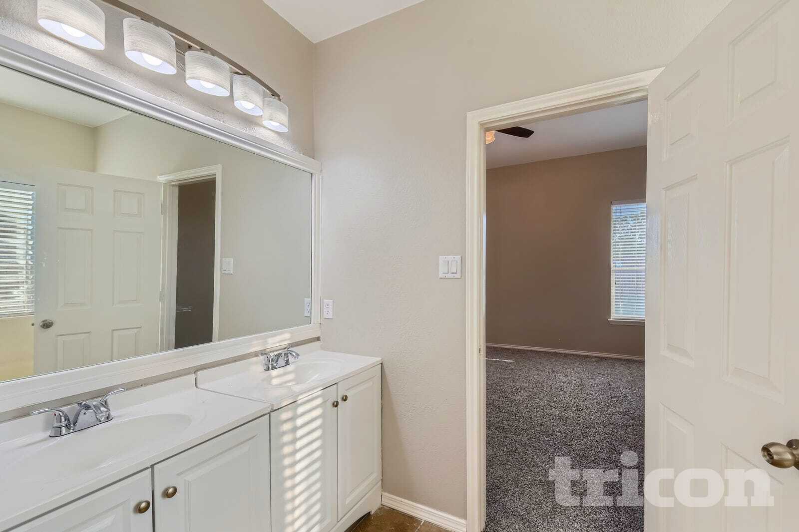 Building Photo - 257 Verano Dr