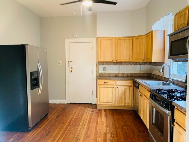 Building Photo - 86 W 34th St.