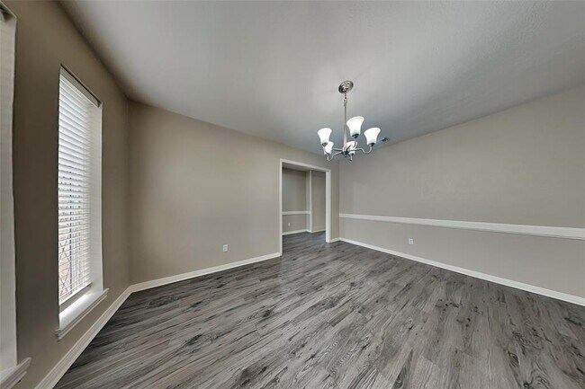 Building Photo - 11942 Hillbrook Dr