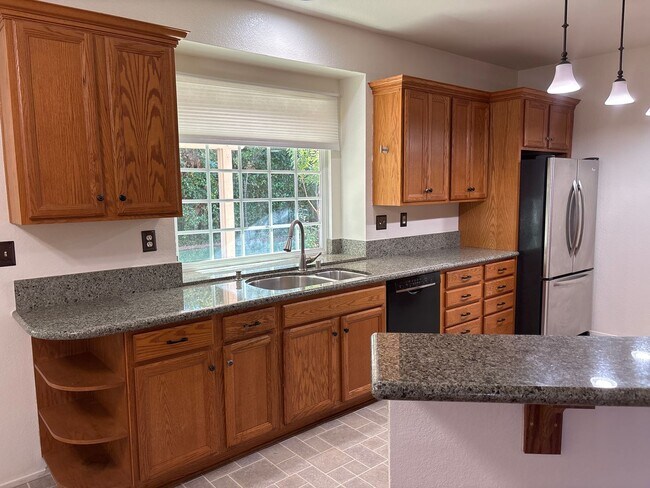 Building Photo - Four Bedroom Home in Sante Fe Hills, San M...