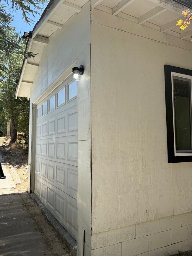 Building Photo - 45840 Coyote St