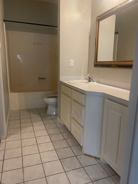 Building Photo - 2432 Melody Ln