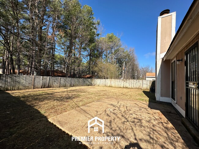 Building Photo - Charming 3BR/2BA in Country Brook | Vaulted Ceilings, Fireplace & Fenced Yard