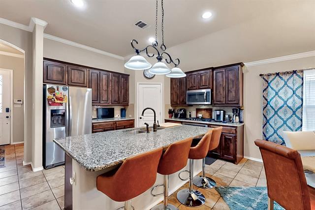 Building Photo - 733 Ravenwood Dr