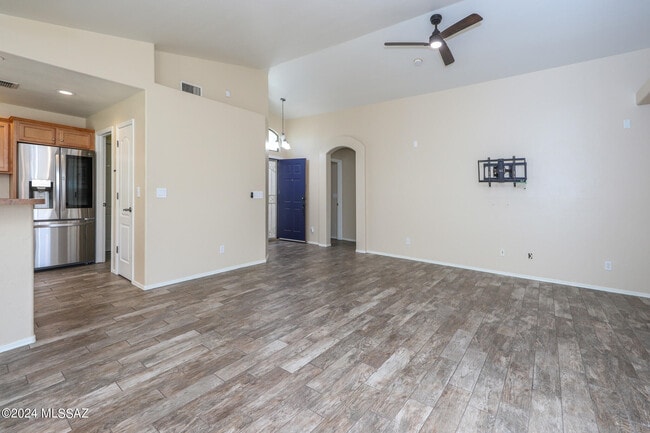 Building Photo - 10457 E Oakbrook St