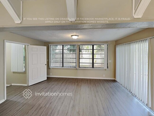Building Photo - 2608 SW 34th Ave