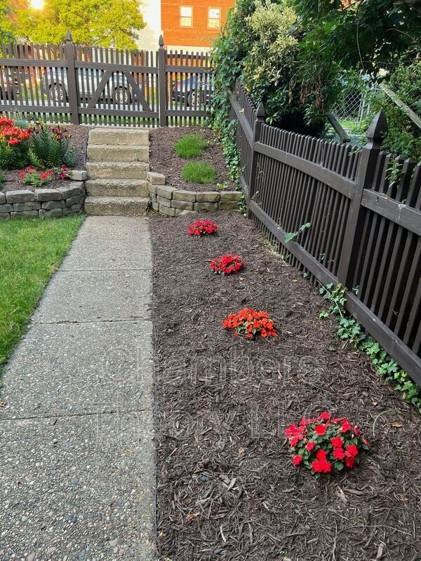 Building Photo - 629 S Henry St