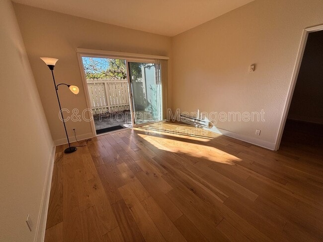 Building Photo - 75 Shoreline Ct