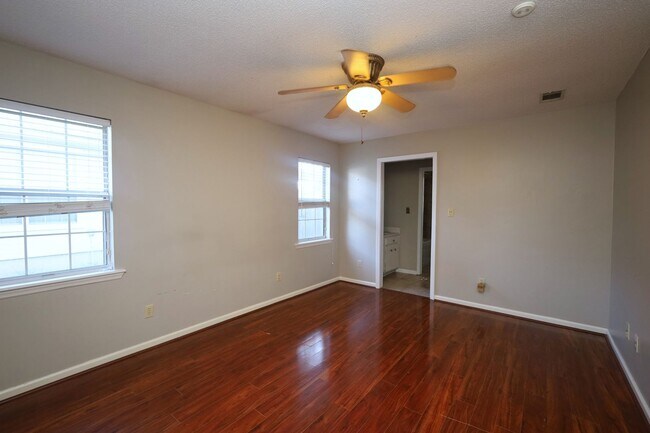 Building Photo - 4116 Hamilton Cir