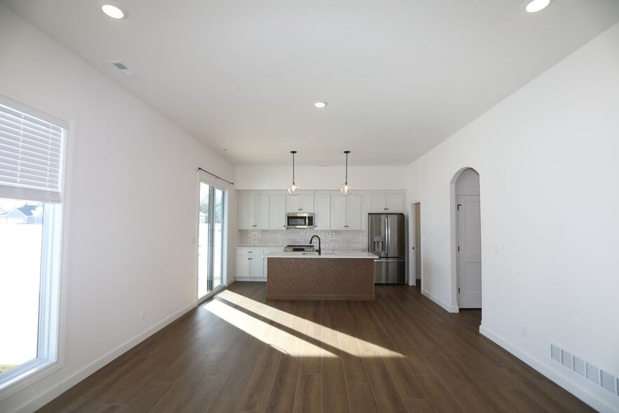 Building Photo - 4404 Kingston Heath Dr