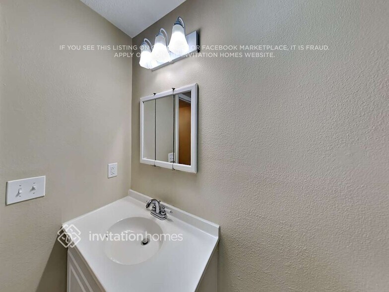 Building Photo - 820 Little Town Rd