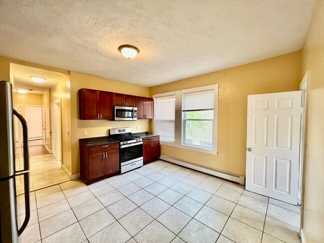 Building Photo - 36 Spencer St