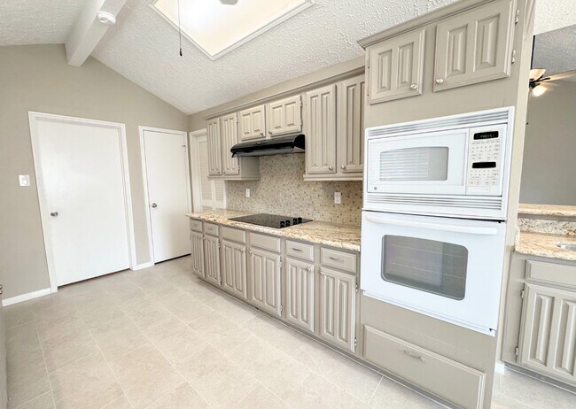 Building Photo - 2011 Echo Ridge