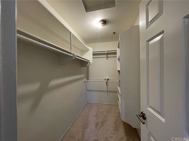 Building Photo - 675 Oak Run Trail