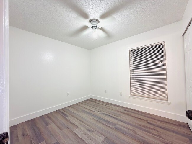 Building Photo - 6921 Long Needle Ct