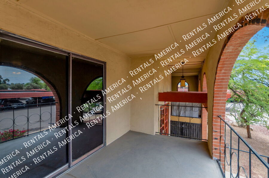Building Photo - 6351 N Barcelona Ct