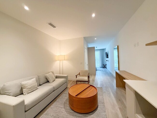 Building Photo - 239 SW 9th St