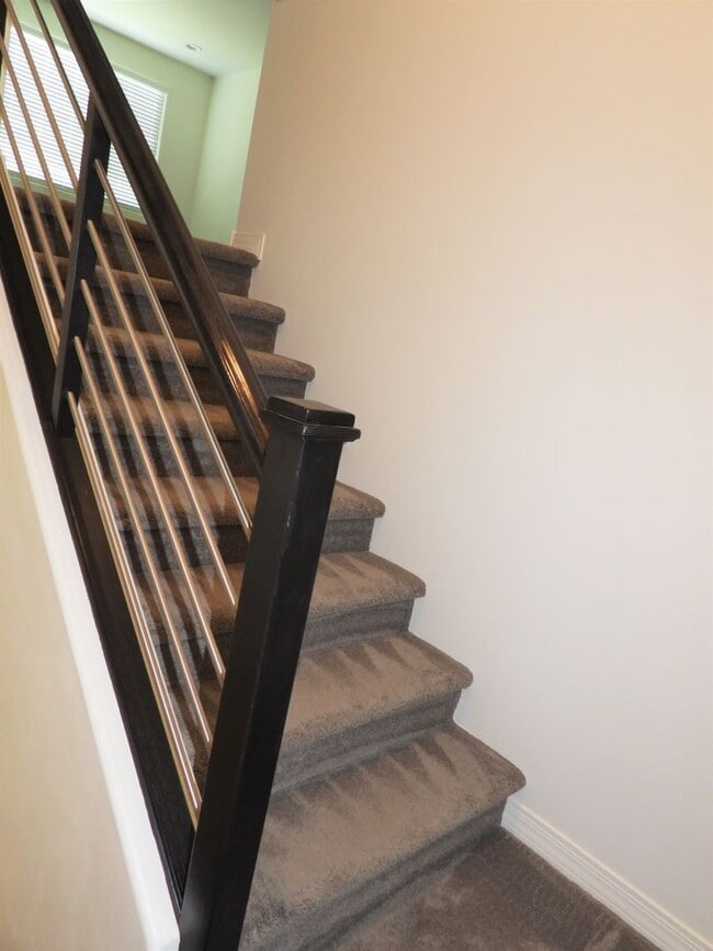 Building Photo - 4 Bedroom 2.5 Bathroom