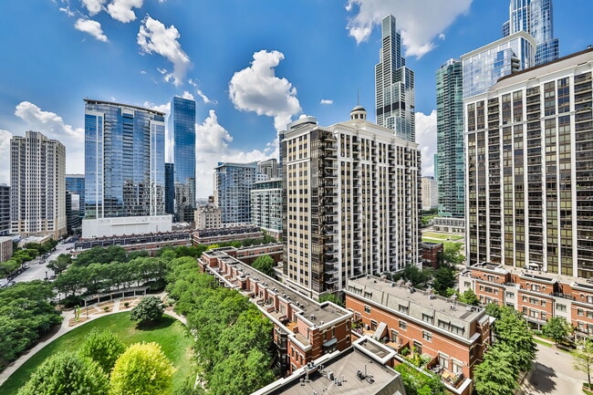 Primary Photo - 1620 S Michigan Ave