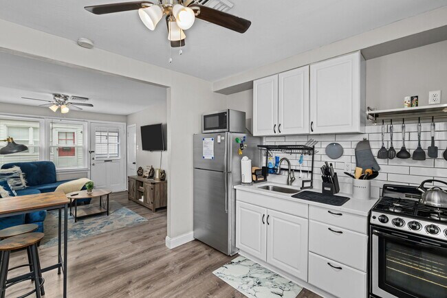 Building Photo - 6620-22 Wise Ave