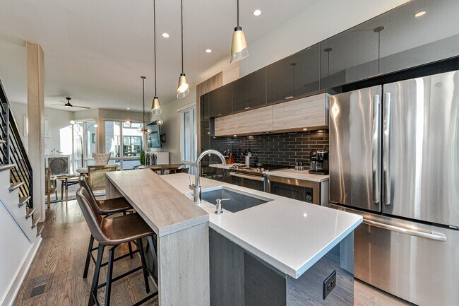 Building Photo - 1072 Kenilworth Ave