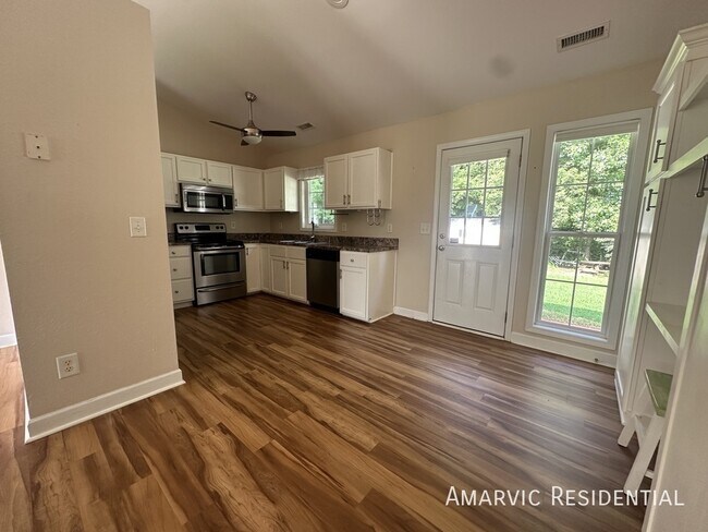 Building Photo - 1290 Pyrtle Dr