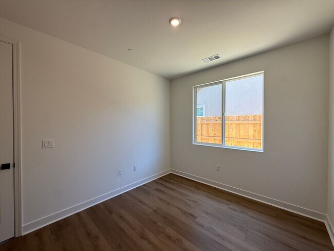 Building Photo - 156 Coiner St