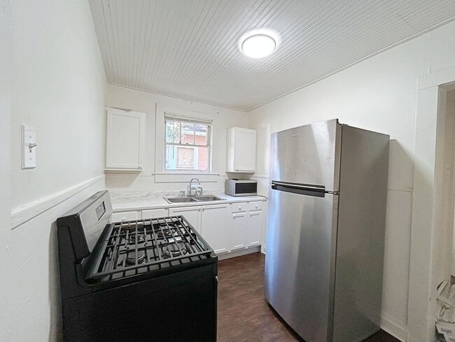 Building Photo - 1 Bedroom Duplex In Capital Heights