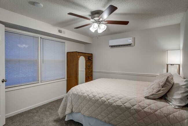 Building Photo - 1312 N Barton St