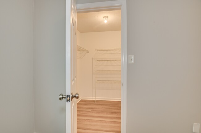 Building Photo - 7640 Pleasantville Way