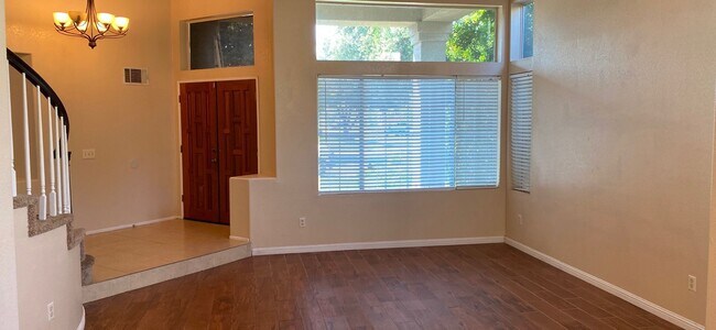 Building Photo - Stunning Moreno Valley Home!