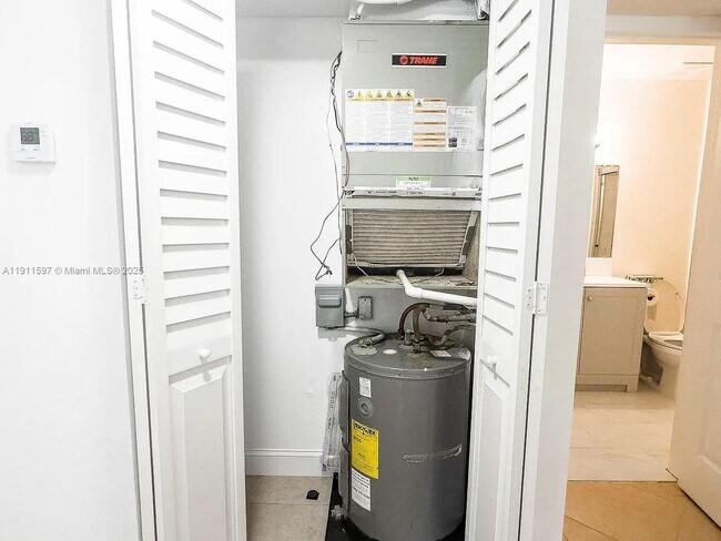 Building Photo - 1201 Lake Victoria Dr