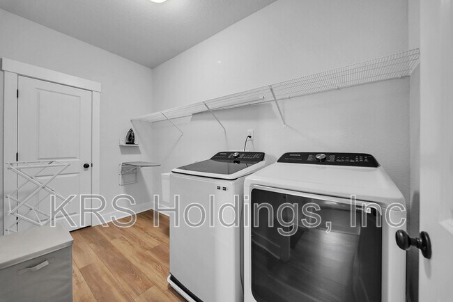 Building Photo - 629 Hayes Dr