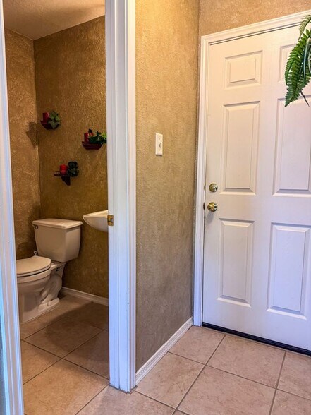 Building Photo - 7419 Tranquillo Way