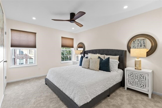 Building Photo - 353 N Post Oak Ln