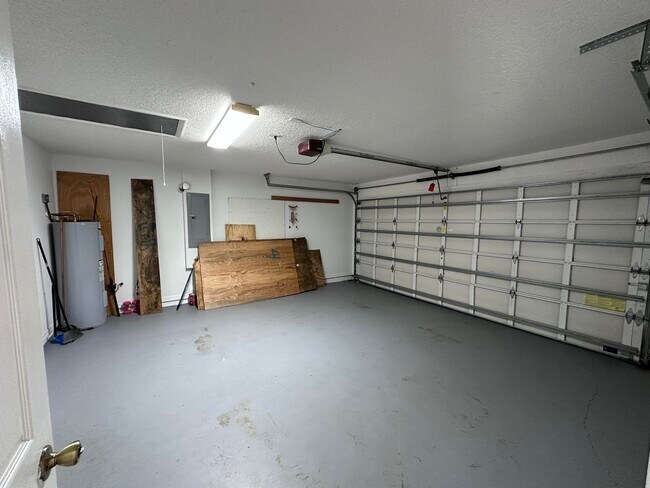 Building Photo - 474 SW Fields Ave