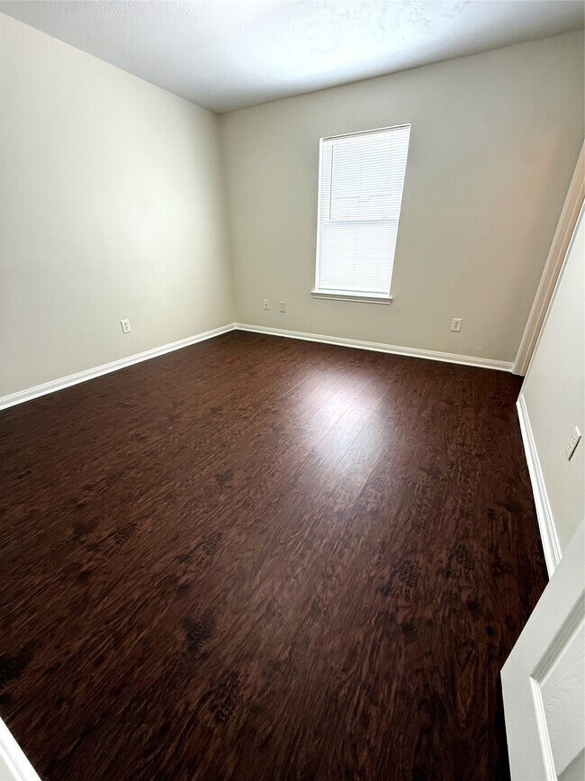 Building Photo - 6023 Barany Ct