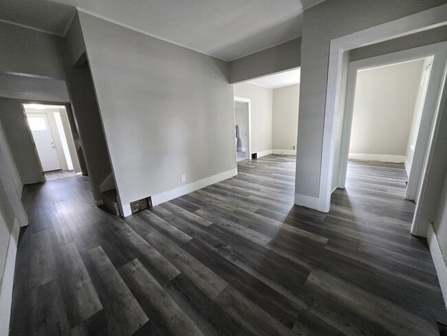 Building Photo - 317 6th Ave N