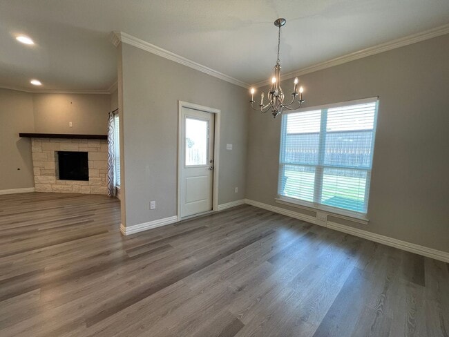 Building Photo - AVAILABLE NOW 3 BEDROOM 2 BATH WITH OFFICE...