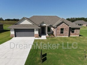 Building Photo - 138 Trimble Dr