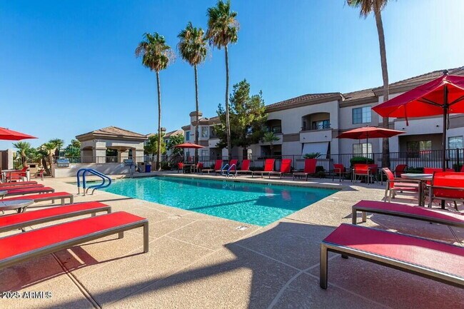Building Photo - Fully furnished 2 bedroom 2 bathroom unit ...