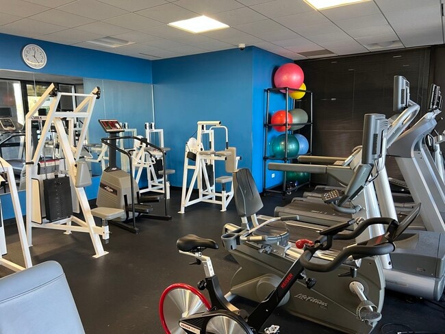 Building Photo - 6700 S South Shore Dr