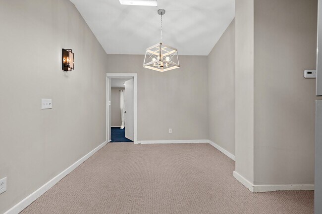 Building Photo - 136 Locust St