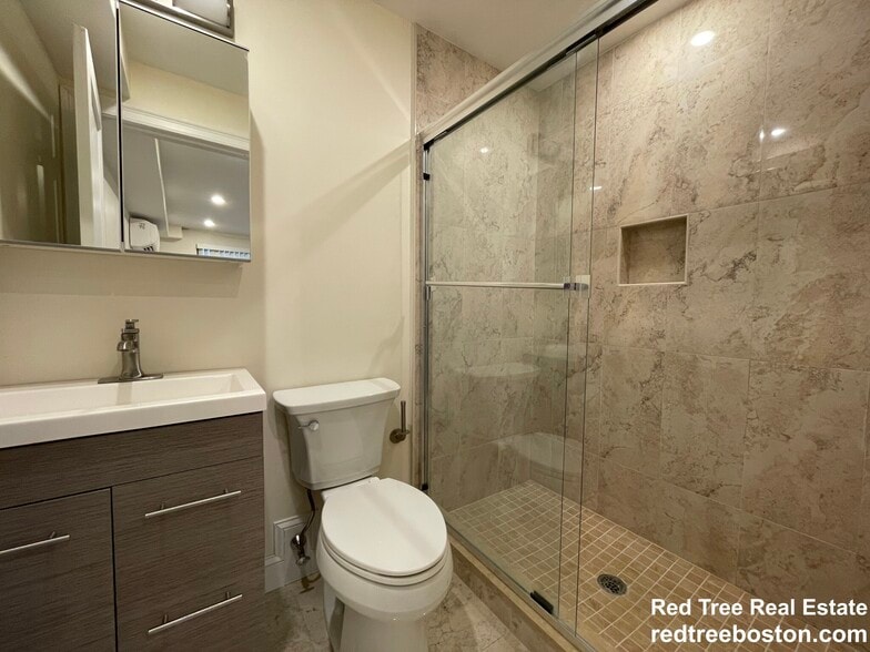 Building Photo - 1028a Commonwealth Ave