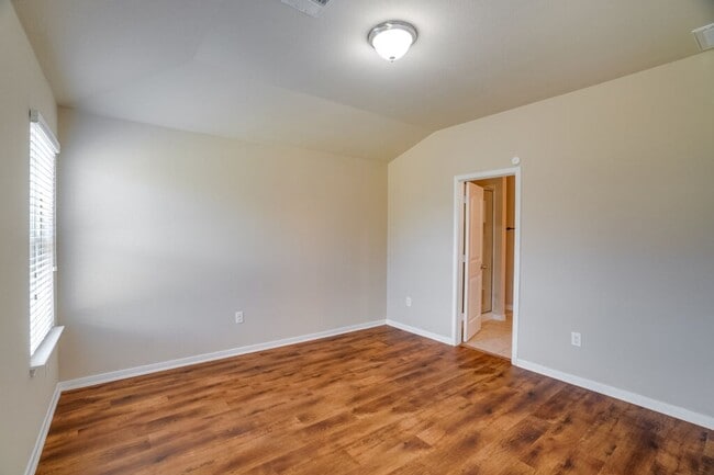 Building Photo - 5909 Roderick Dr