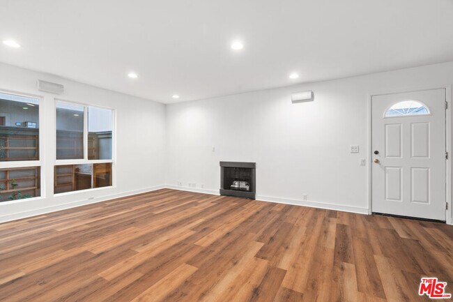 Building Photo - 2508 Arizona Ave