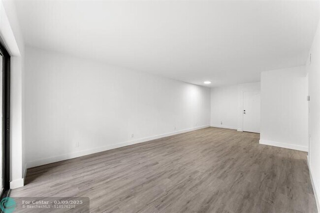 Building Photo - 3105 Oakland Shores Dr