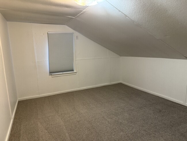 Building Photo - 2704 Poly Dr