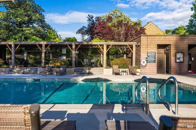 Building Photo - 1337 Creekside Ct