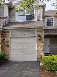 Building Photo - 925 Mesa Dr